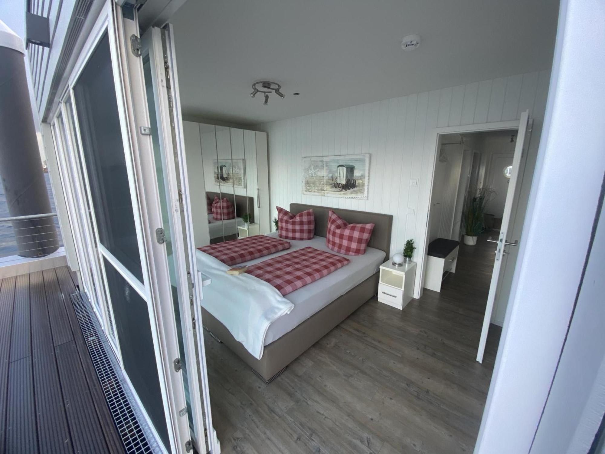 Schwimmendes Ferienhaus Antares One By Seeblick Ferien Oro, Rundum Wasser, Sauna Olpenitz Exterior foto
